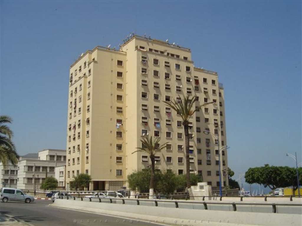 ORAN AOUT 2007 Ave de Tunis EGA 1.JPG